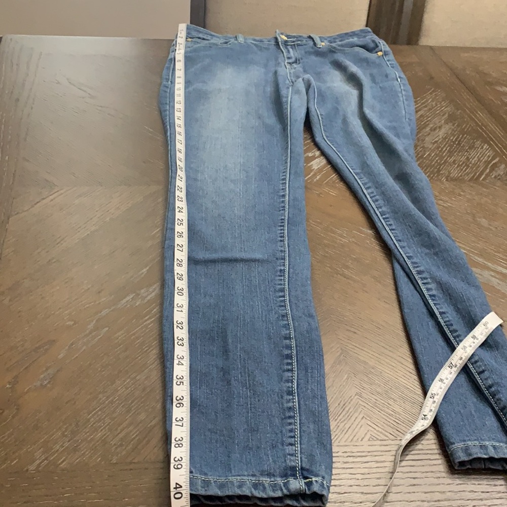 COOGI straight leg medium blue wash colorful pocket jean Size 10 - Picture 14 of 17